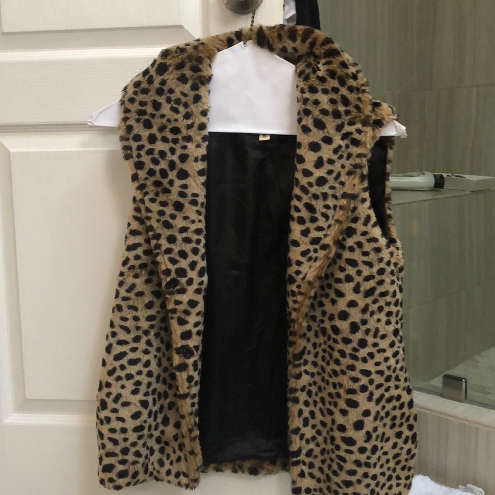 Leopard print vest